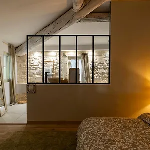 Appartement Charmante Maison En : La Roquette, Arles
